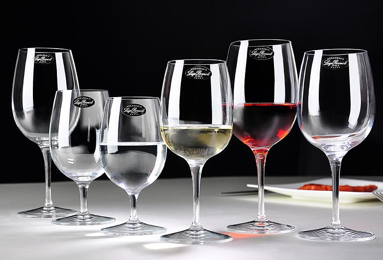 波尔多红酒杯、勃艮第红酒杯有什么区别？红酒杯分类怎么分？ 